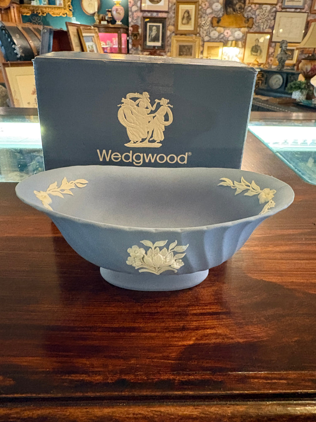 Wedgewood Blue Floral Jasperware 6" Oval Bowl